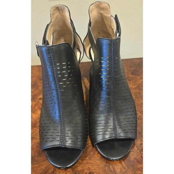 Adrienne Vittadini Black Leather Wedge Sandals Size 8 - Gently Used - Picture 6 of 7